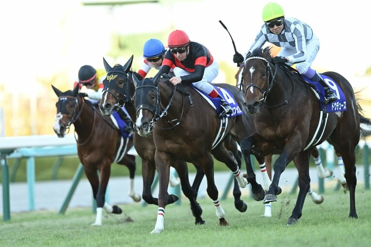 念願の朝日杯を制した武豊とドウデュース　©Keiji Ishikawa