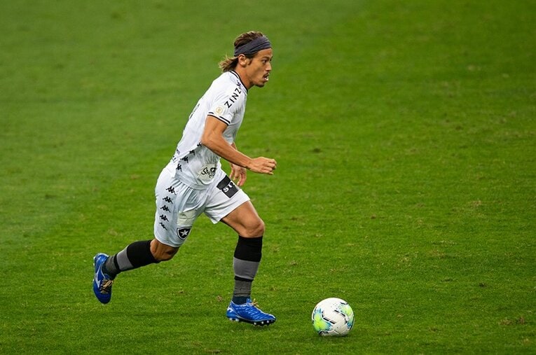 ボタフォゴで着実に出場機会を得ている本田圭佑。ファン・サポーターの信任は得ているだけに…… ／ photograph by AFLO