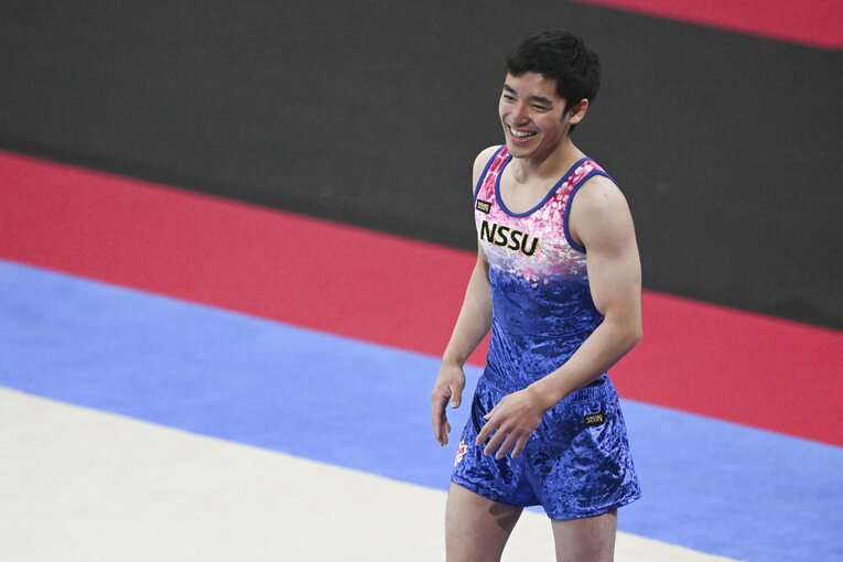 内村のリクエストに応えた白井健三 ©Asami Enomoto