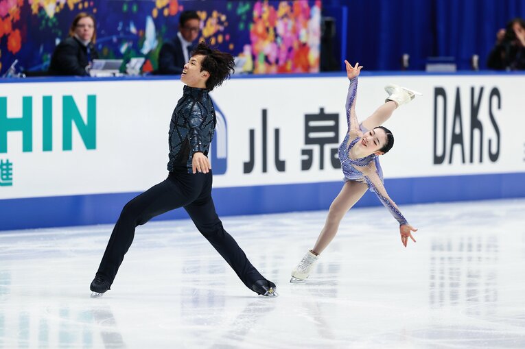 しっかりとしたスケーティングの基礎が、長岡＆森口組の持ち味の一つ　©Getty Images