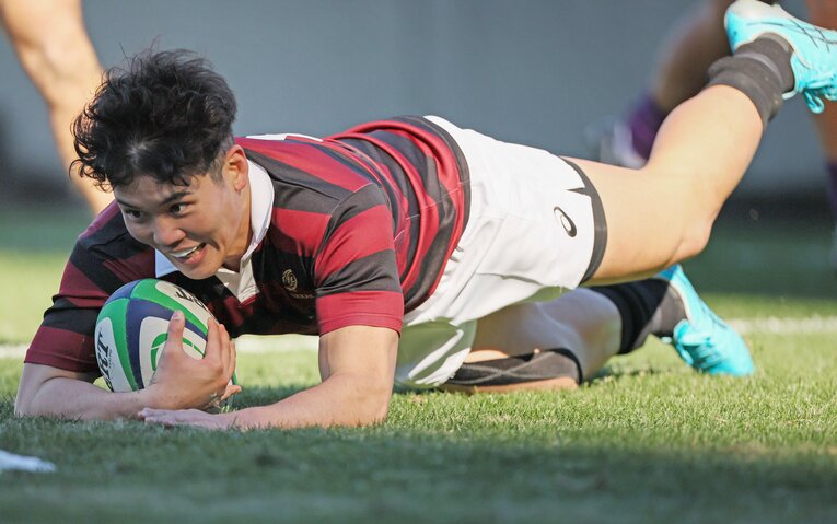 この日、2トライを奪う活躍を見せた早稲田WTB松下怜央　©︎JIJI PRESS
