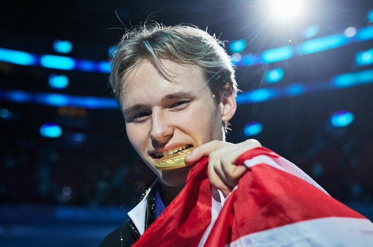 世界選手権でフリー歴代最高点を記録して逆転優勝を果たした“4回転の神”イリア・マリニン（19歳）が単独インタビューに応じた ／ photograph by Getty Images