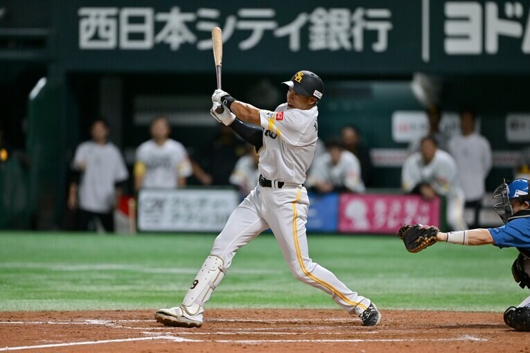 ［第2戦］ギータ、復活の決勝ホームラン連続写真！　©Hideki Sugiyama