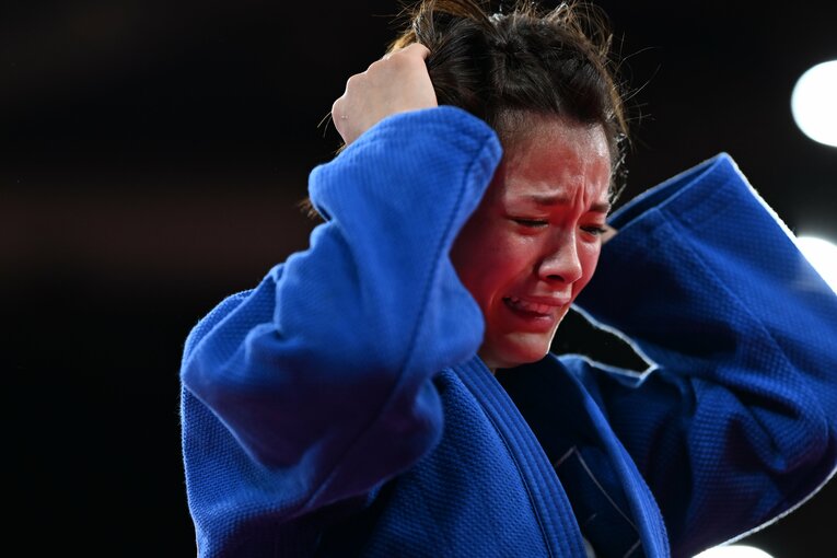 優勝候補だった阿部詩が2回戦で敗れ、畳を降りた直後から涙が止まらなくなった　©Naoya Sanuki／JMPA