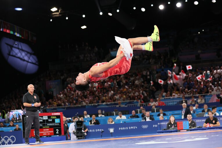 金メダルを獲得した日下尚の「歓喜のバク宙」（3枚目／全7枚）©JMPA