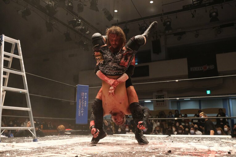 「デスマッチ・イズ・マイライフ」妻の急死を乗り越えた“クレイジー・キッド”竹田誠志の決意「蛍光灯やカミソリで傷つけ…でもそれが生きがい」(73)