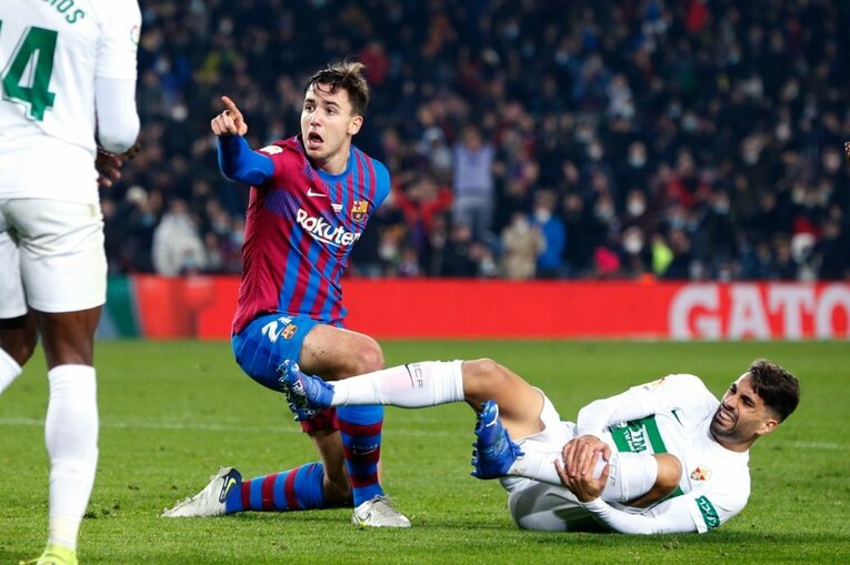 久保建英vsバルサがW杯イヤーのリーガ初戦… 年末の試合で見た「タケの身体の進化」と新星たちの奮起〈撮影者の視点〉(23)