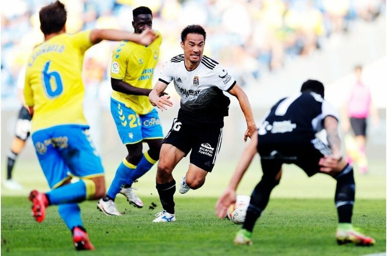 〈激写〉岡崎慎司35歳、スペイン2部から日本代表の救世主になれるか 「すごい良いヤツだよ」新天地でも愛される“侍魂”(24)