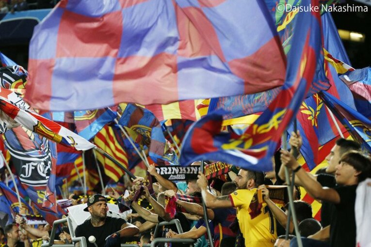 クラシコの魔性を生む10万人の力と、最高に綺麗なカンプノウの夕焼け。(10) ／ photograph by Daisuke Nakashima