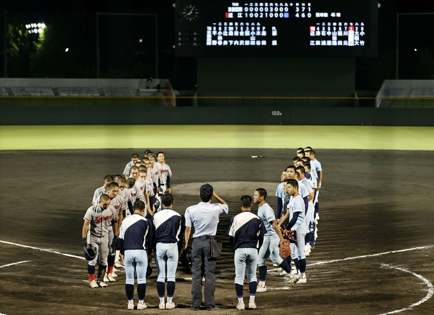 隣県同士ながら、初の対外試合となった京都国際vs近江　©︎KYODO