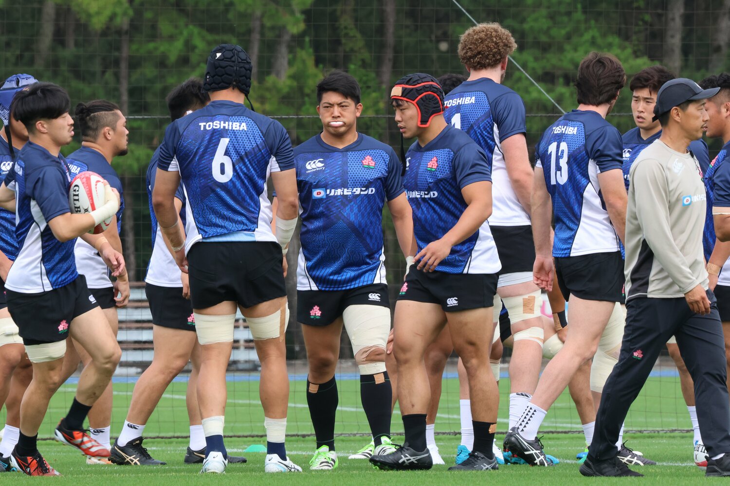 10年前の「怖かった」エディーHCを回顧した坂手（中央）　©︎Nobuhiko Otomo