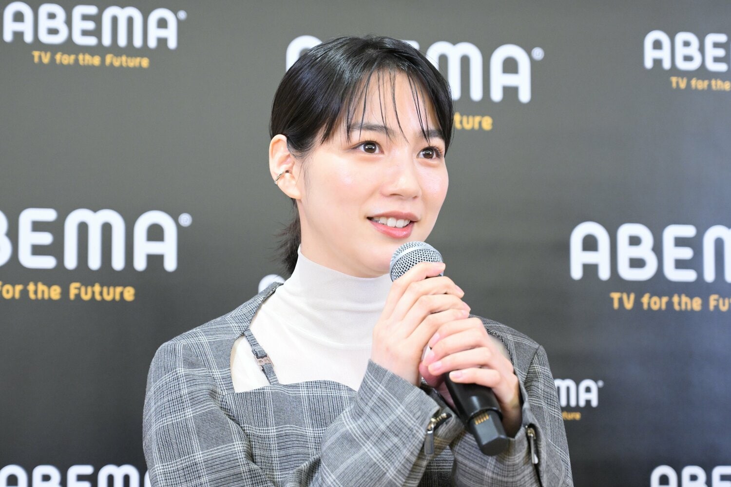 のんは囲み取材に応じた　©Keiji Ishikawa