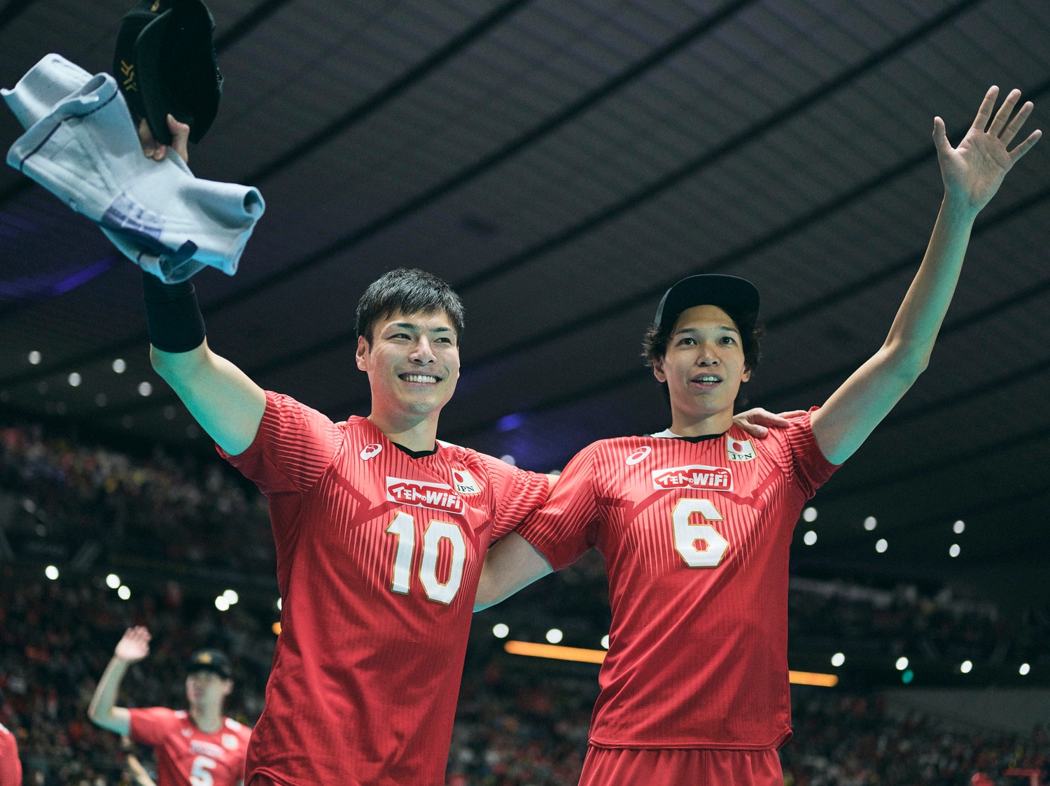 ふさぎこむ関田誠大を一人にしなかった山内晶大と高橋健太郎。セッターとミドルの関係も特別なものがある（2023年）　©︎Yuki Suenaga