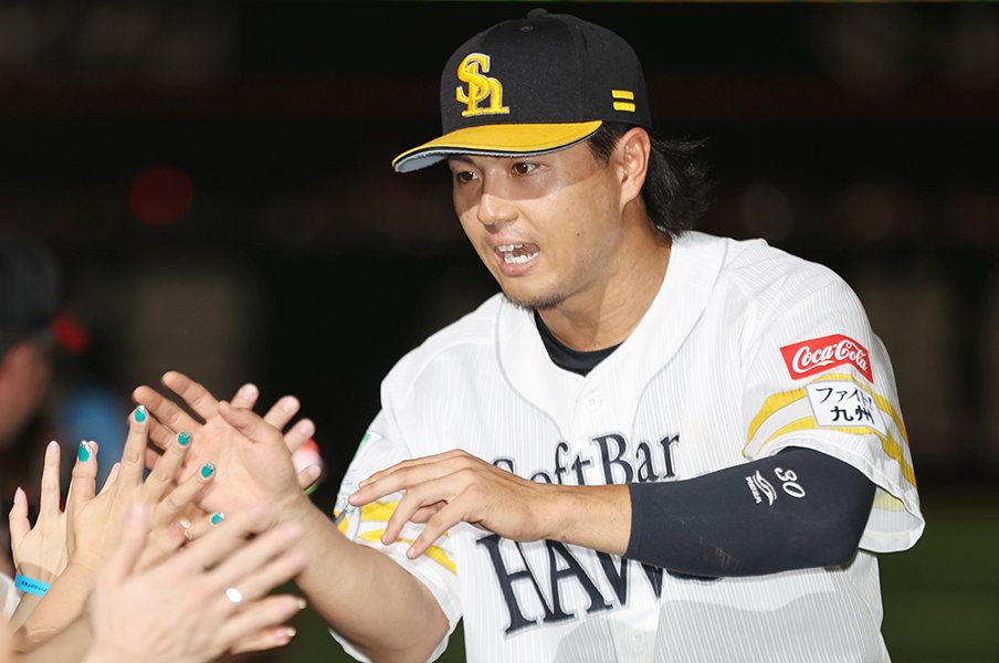 ソフトバンク元ドラ1が楽天入りの「現役ドラフト」初年度の翌オフ戦力外は“12分の8”→今季は田中瑛斗に畠世周…「埋もれた逸材の戦力化率」が上昇＜Number Web＞ photograph by JIJI PRESS