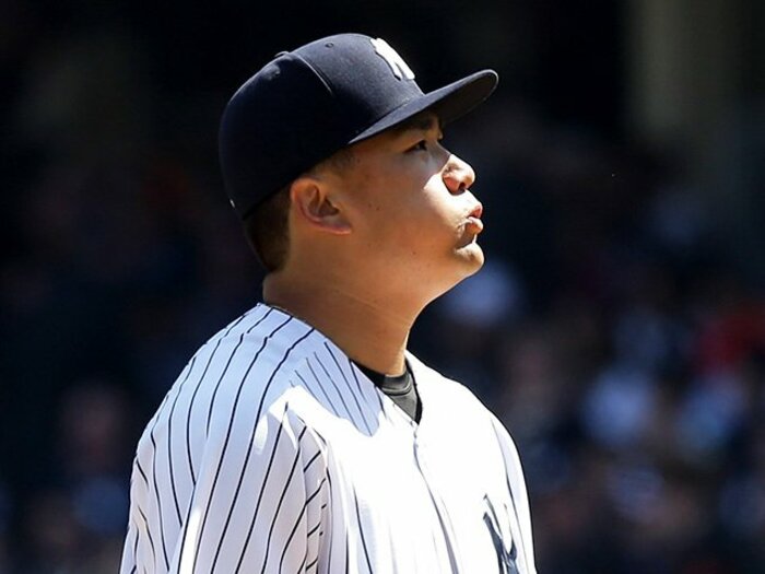 スプリットか、ツーシームかの分岐点。開幕炎上の田中将大は変身できるか。<Number Web> photograph by AFLO