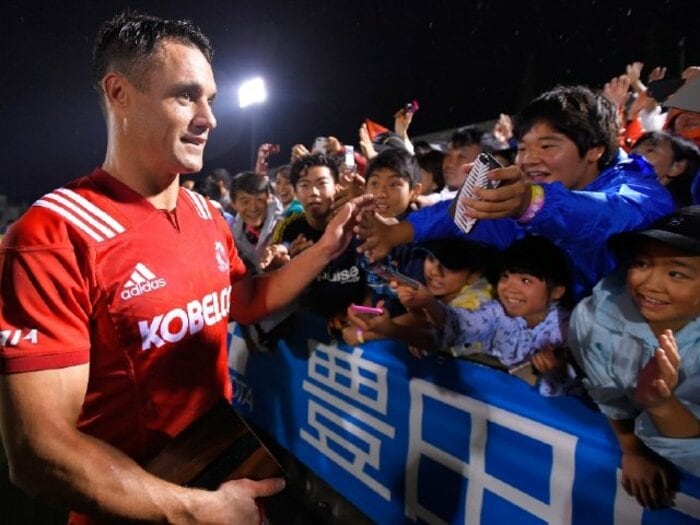 【現役引退】ダン・カーターは“ええかっこ”をしないから神戸で愛された　世界トップの司令塔の人柄に触れた2年間＜Number Web＞ photograph by Getty Images