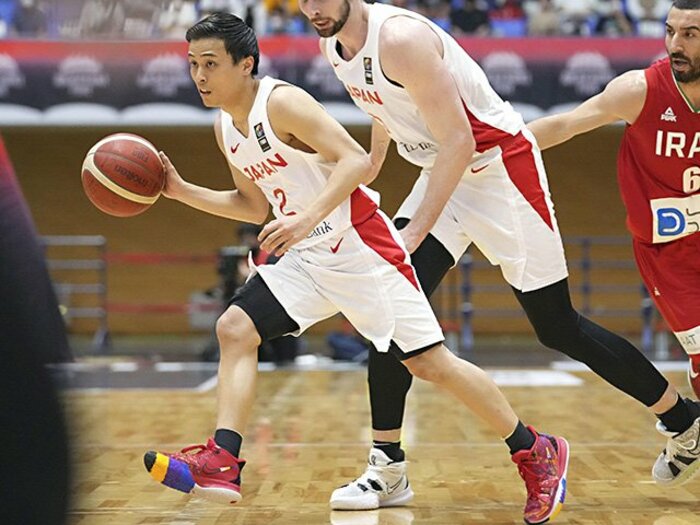 バスケ五輪代表の“歴史的1勝”のためには八村、渡邊以外のアタックが必要だ 「W杯が“あんな結果”になってしまったのだから…」<Number Web> photograph by Kyodo News