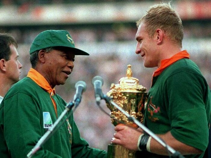 「真犯人は誰？ ウェイトレス説か、それとも…」ラグビーW杯決勝直前“まさかの”集団食中毒事件…あの28年前“伝説の決勝”以来の顔合わせに＜Number Web＞ photograph by AFLO