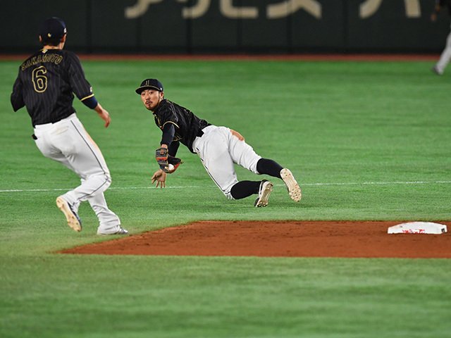 菊池涼介選手　バット　NPB 選手使用済み Amazon.co.jp: 広島東洋カープ 菊池涼介 SSK 支給品バット NPB
