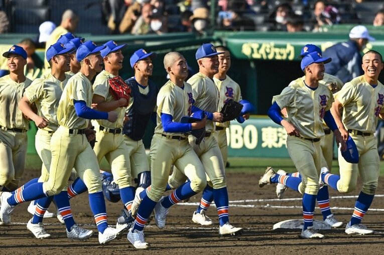 センバツ初戦を制した石川・星稜 ／ photograph by KYODO