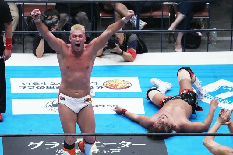 内藤哲也に勝利し、歓喜の雄叫びをあげるザック　©Essei Hara