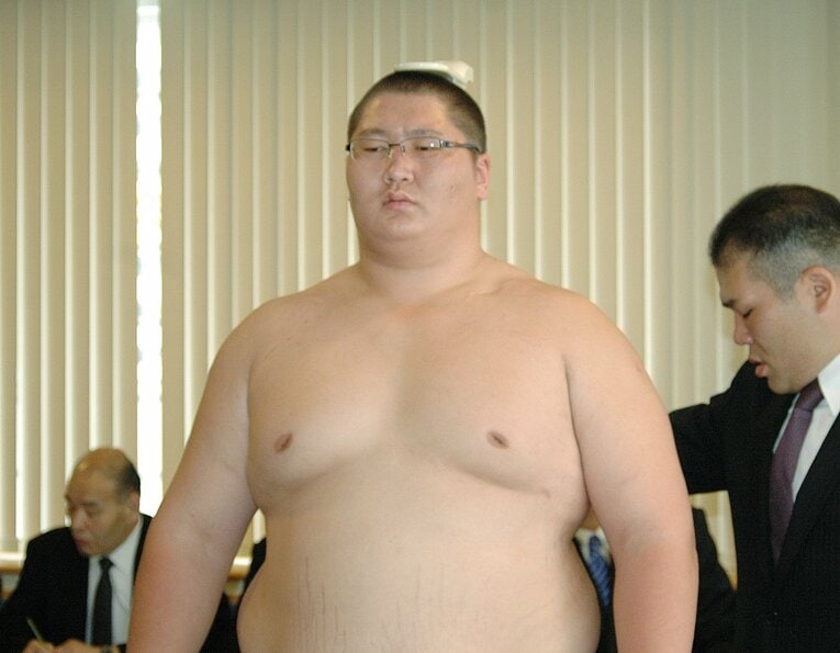 写真は高校卒業後、2013年10月の新弟子検査での逸ノ城。来日したとき135kgだった体は183kgになっていた　©JIJI PRESS