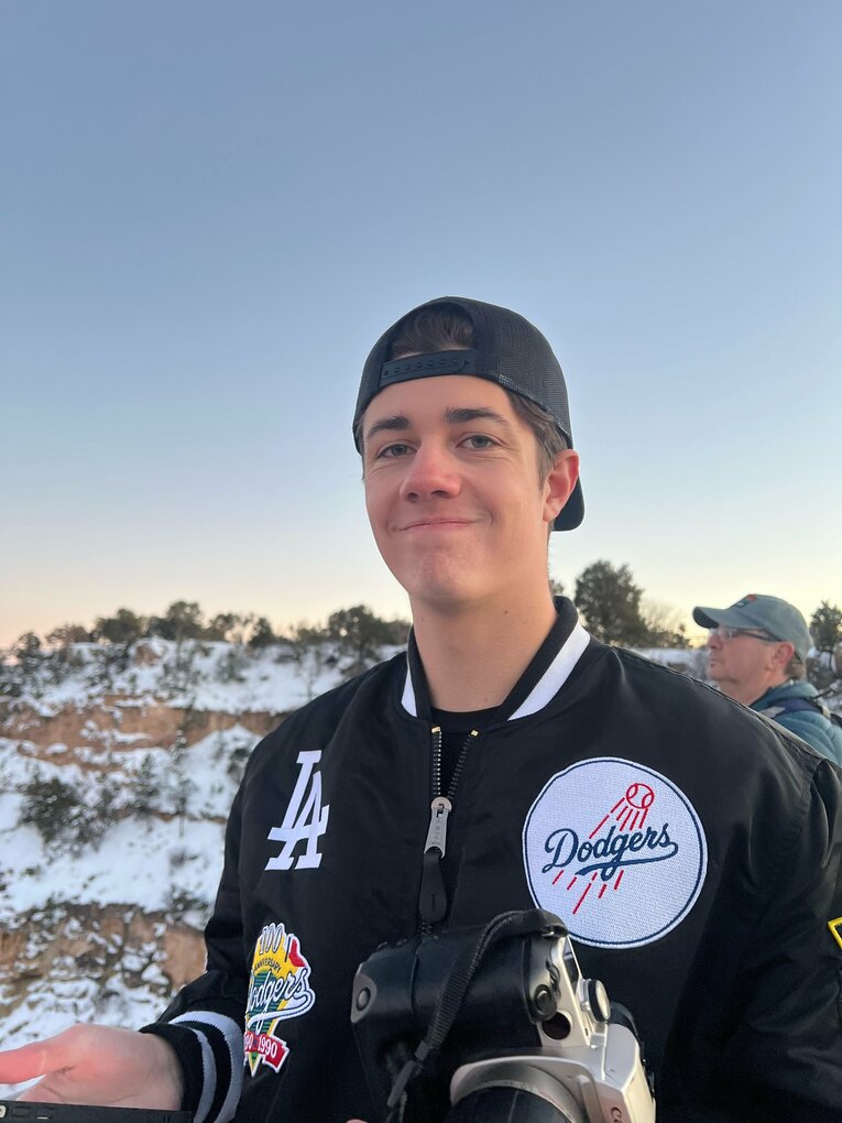 デクスターさん（20歳）。「必ず全試合チェックしている」という幼少期からの熱烈なドジャースファン