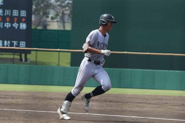 5回戦の箕面学園戦でホームランを放った佐脇涼太　©Fumi Sawai