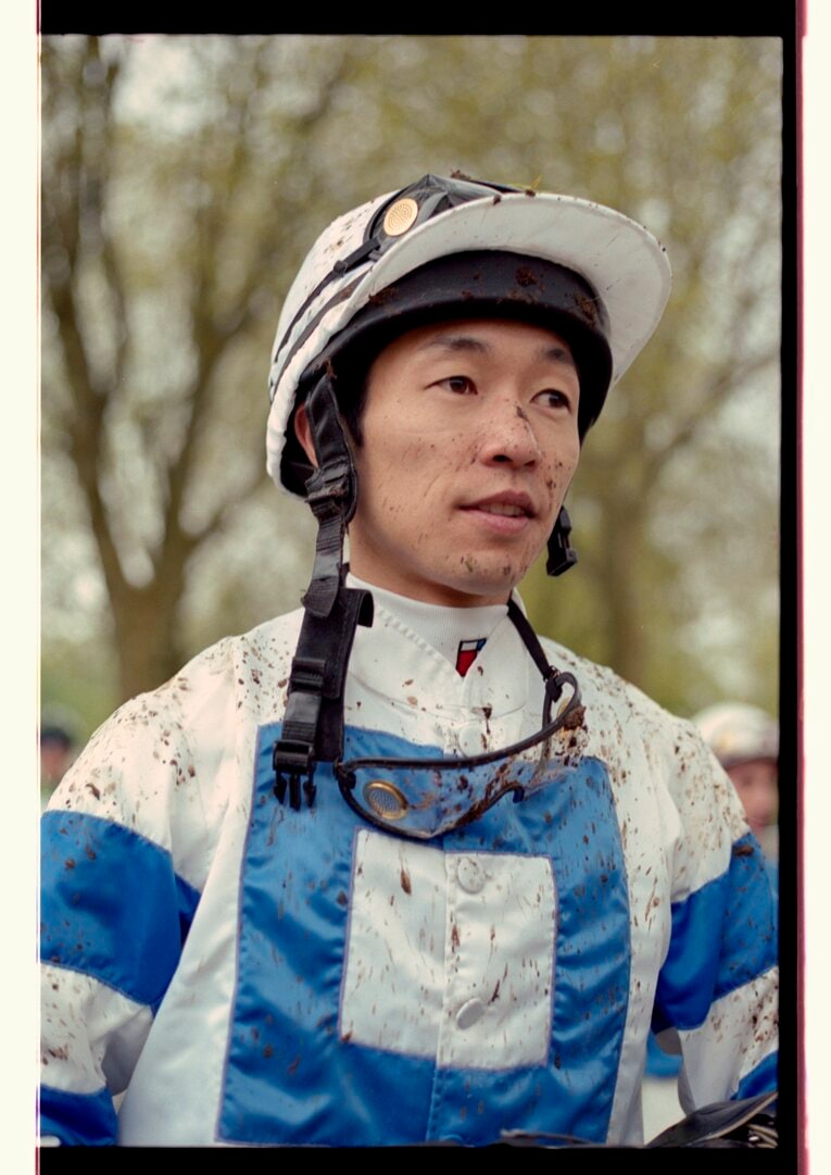 泥だらけの武豊（2001年）©Naoya Sanuki