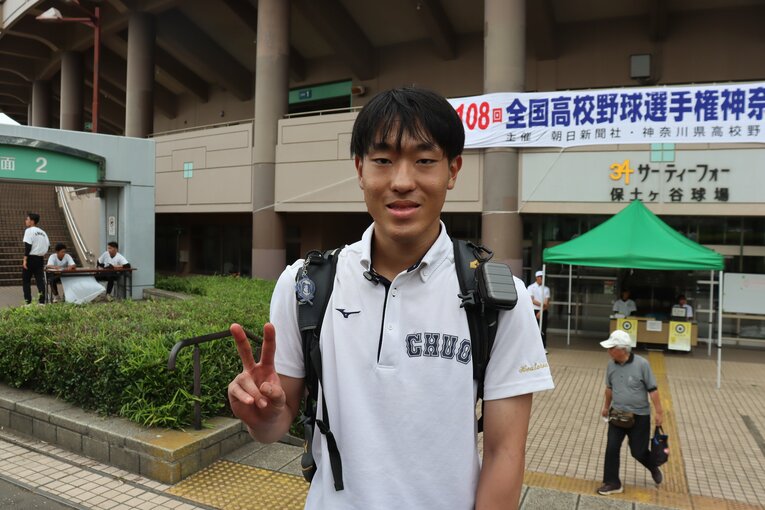 【中大横浜】歴史的１勝を挙げたエースの山﨑　©Yuki Kashimoto