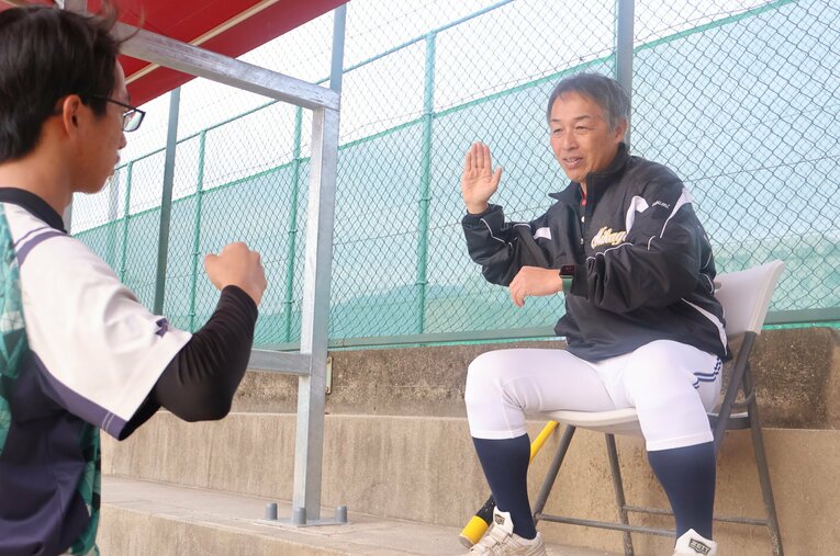 現在、兵庫県立御影高校野球部で指揮を執る今泉友秀監督。ブラジルで野球を指導して野球という競技の普及に危機感も覚えたという ／ photograph by Fumi Sawai