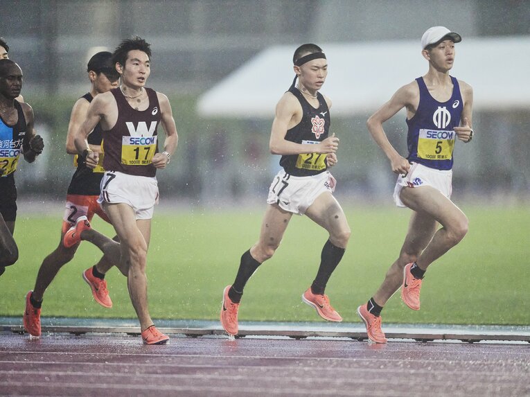 中谷雄飛（左）は10000mで8位に入賞、今後につながるレースになったという