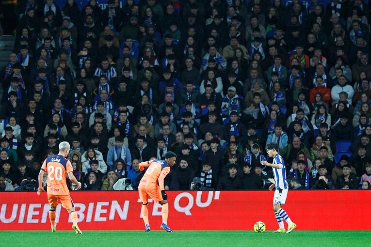 右サイドで起点となると……（写真は続きます）　©Daisuke Nakashima