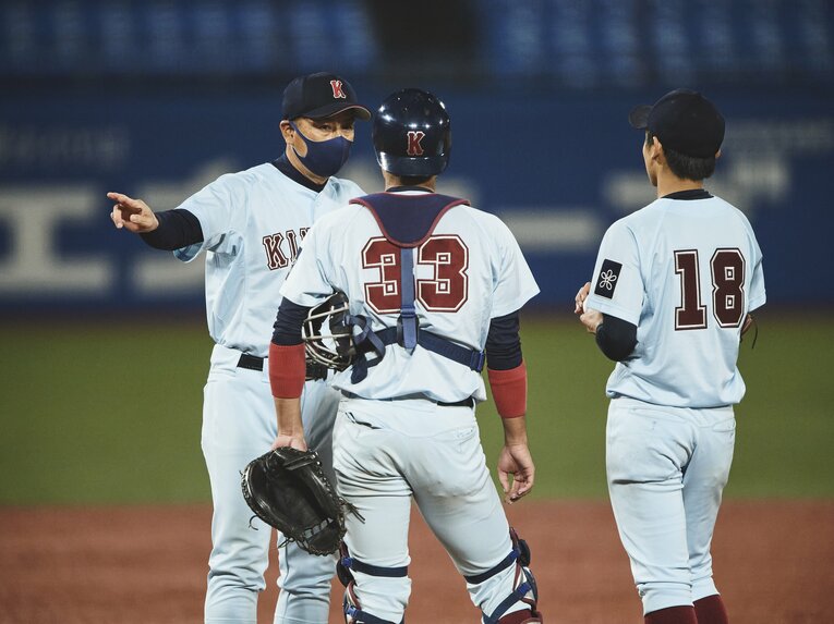 背番号33の石伊雄太（3年・178cm80kg・右投右打）　©Yuki Suenaga