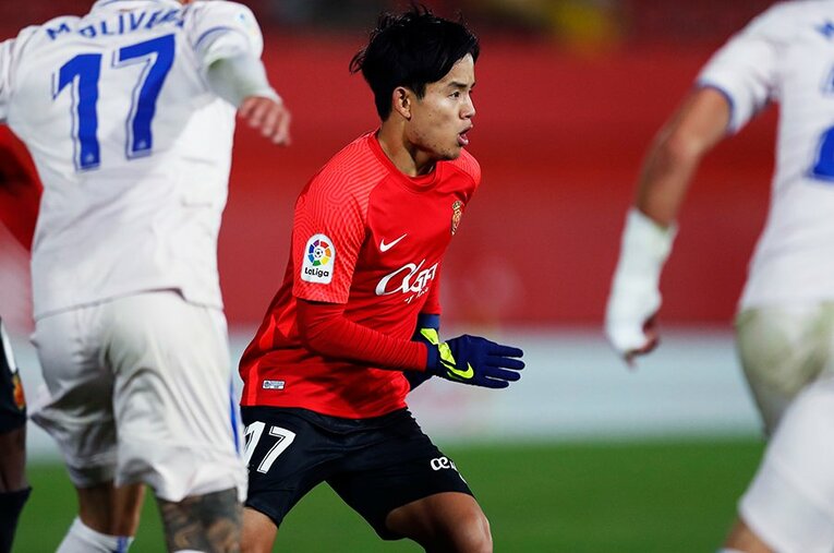 ついに戦線復帰した久保建英。ピッチに入る前も様々な表情を見せていた ／ photograph by Daisuke Nakashima