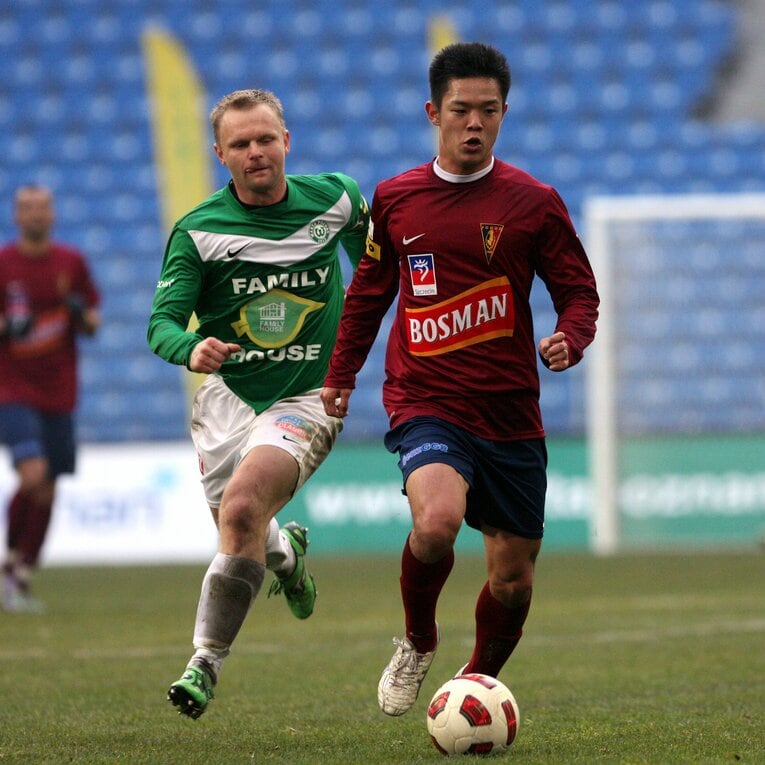 2011年、ポーランドのMKSポゴニ・シュチェチンでプレーしていた赤星　(C)Newspix.pl/AFLO