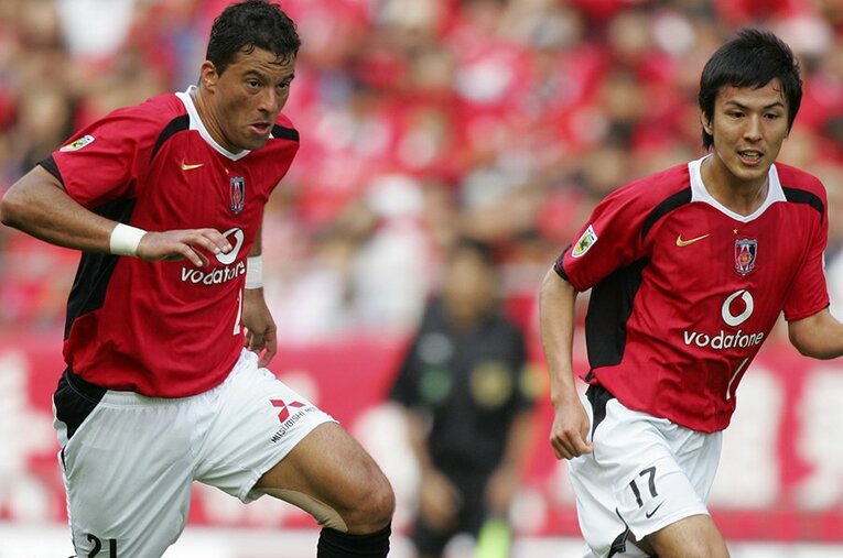 ワシントンと長谷部誠（浦和） ／ photograph by Toshiya Kondo