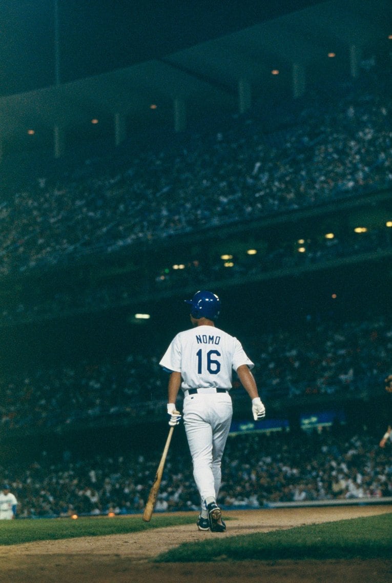 バッターボックスに向かう野茂英雄　©︎Kazuaki Nishiyama