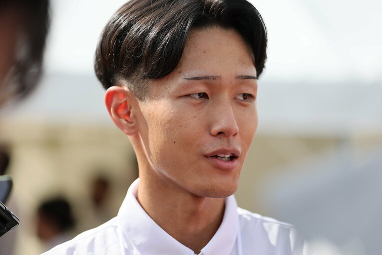 取材に応じる東農大・前田　©Shigeki Yamamoto