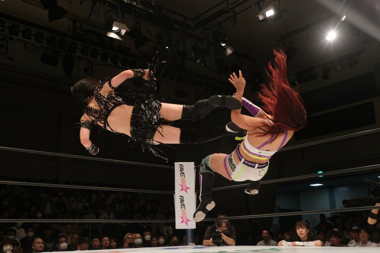 無料中継でも話題を集めた上谷沙弥vsAZM（9月27日）　©Norihiro Hashimoto