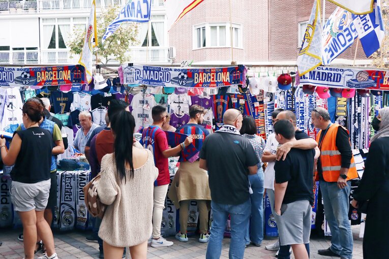 バルサの「タレント頼みで大雑把な攻撃＋脆いDFライン」危機的な不甲斐なさ… “盤石マドリーと明暗くっきりクラシコ”を撮った(3)