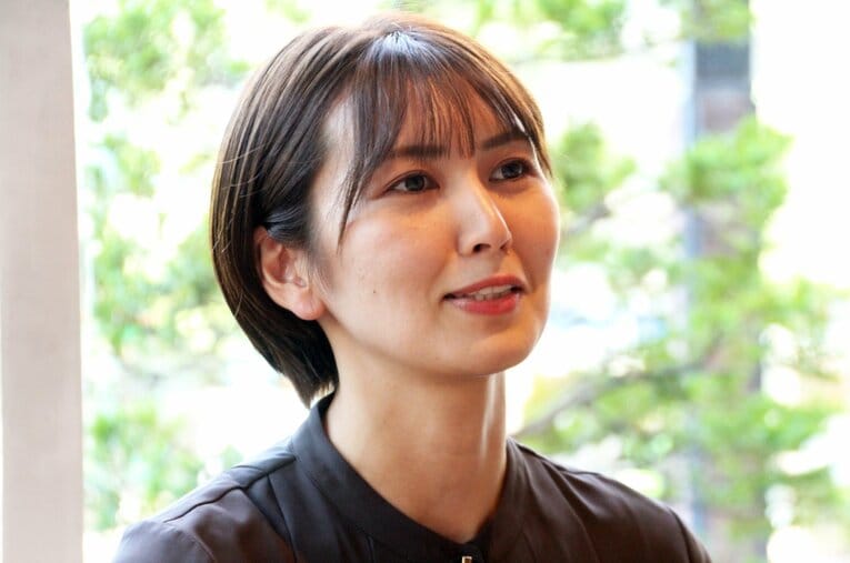 インタビューに応じてくれた吉村紗也香。ライバルで盟友であるロコ・ソラーレとの秘話など柔和な表情で語ってくれた ／ photograph by NumberWeb