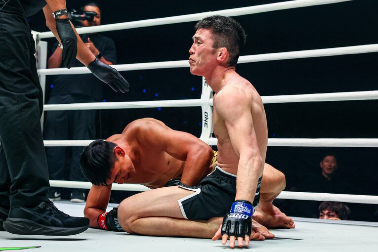 腕ひしぎ十字固めで一本勝ちを収めた　©ONE Championship Susumu Nagao