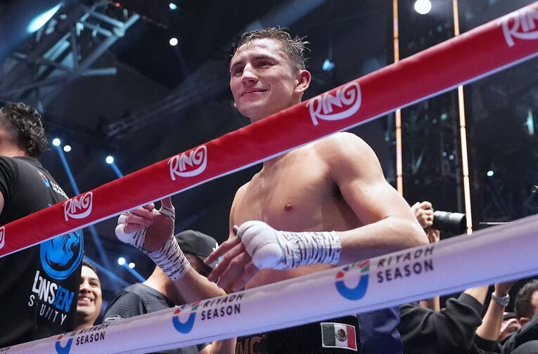 試合後のピカソ。完敗でも12ラウンドを戦い抜いたことに満足げだった　©Naoki Fukuda