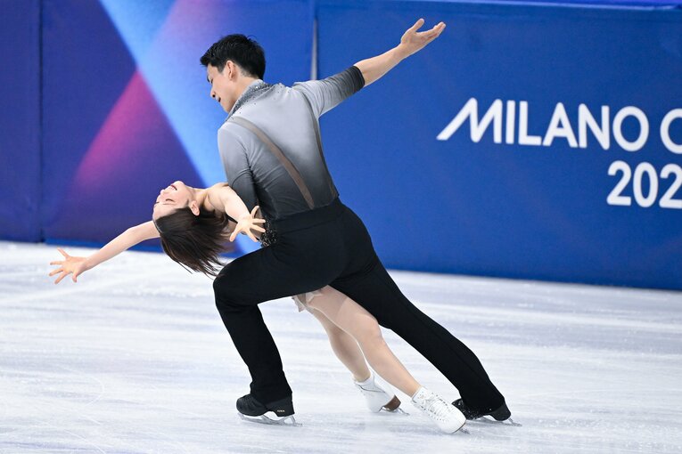 フィギュア団体で銀メダルを獲得した日本チーム　©Asami Enomoto／JMPA