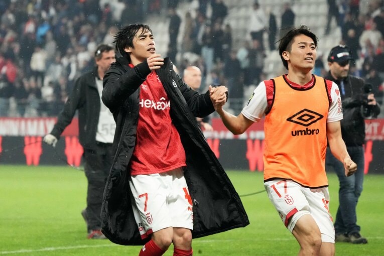 スタッド・ランスでの伊東純也と中村敬斗。同僚として良好な関係を気づいている　©Getty Images