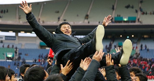 高校サッカー】東福岡が9大会ぶり4強！伝説の雪の決勝を