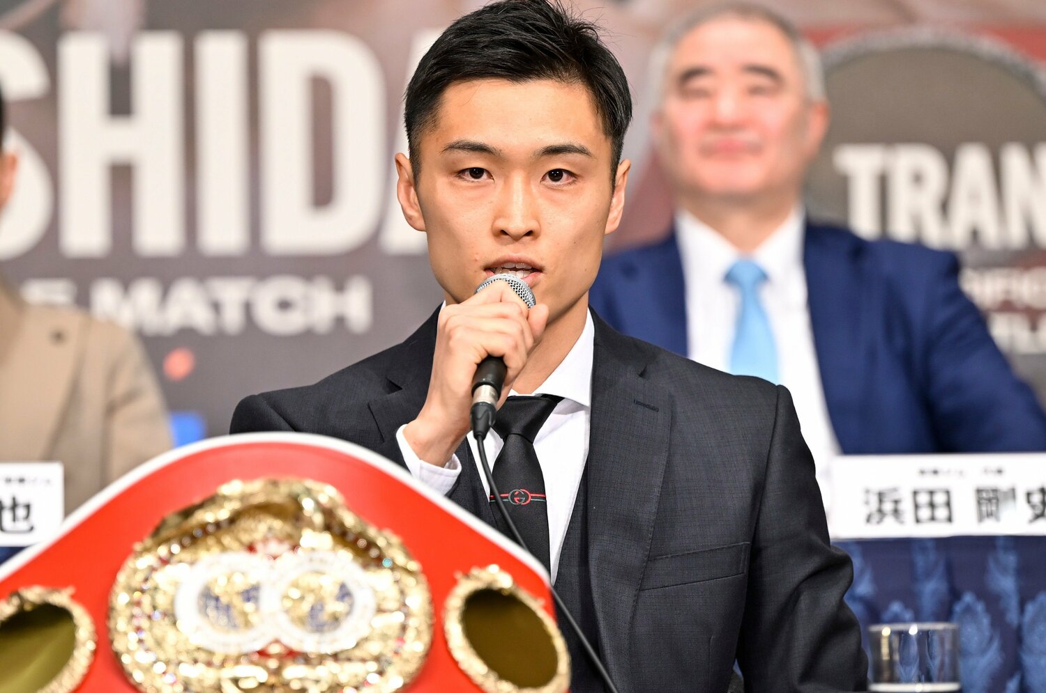 「井上尚弥vs中谷潤人」をぶち壊せるか？ 28歳西田凌佑「負けると言われたほうがいいですね」一度は大手企業に就職…“奇妙な世界王者”の正体＜Number Web＞ photograph by Hiroaki Finito Yamaguchi