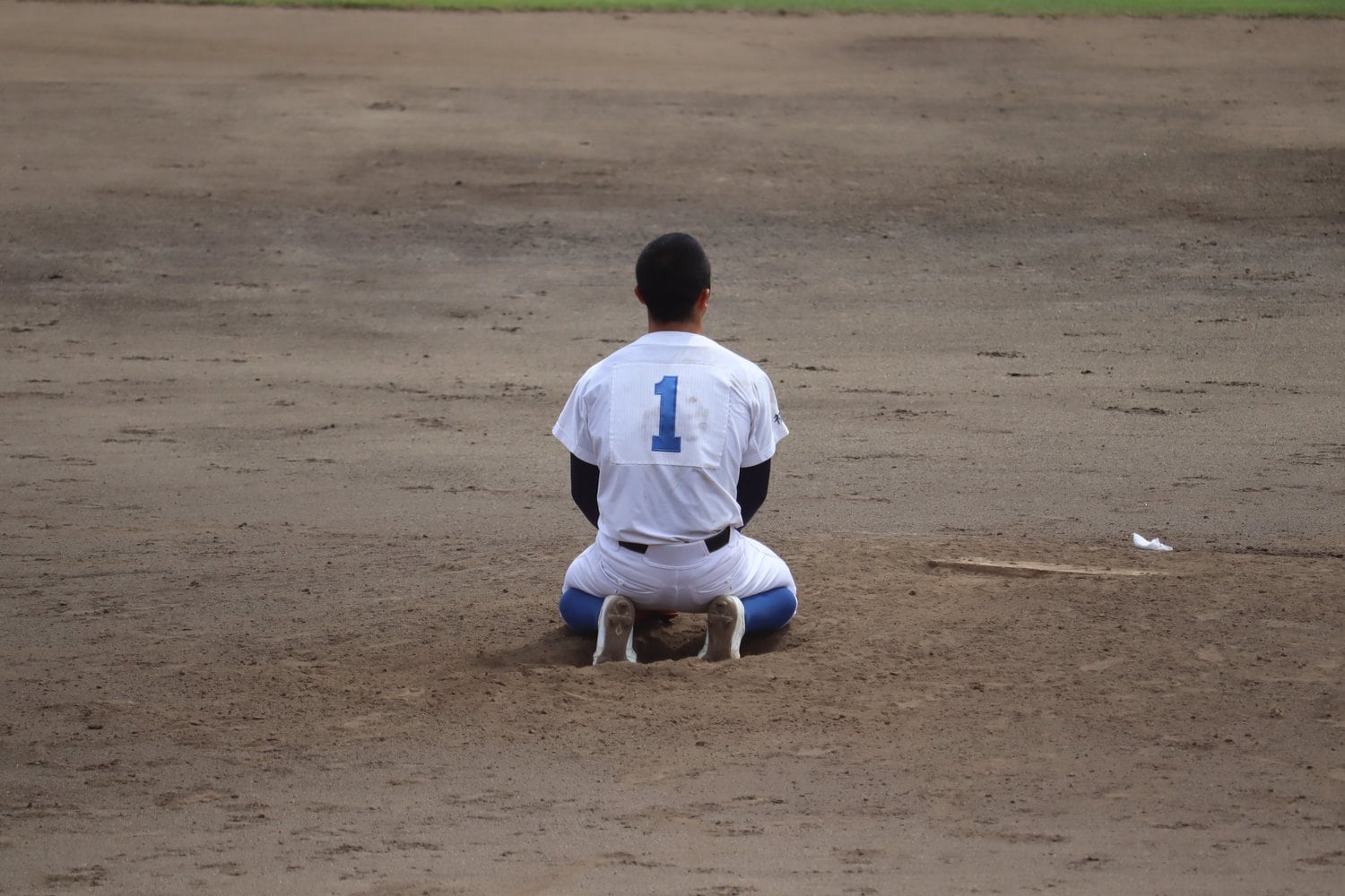 福島県大会6試合すべてに登板し、541球を投げた星。決勝、サヨナラで敗れマウンド上でうずくまる ©Genki Taguchi