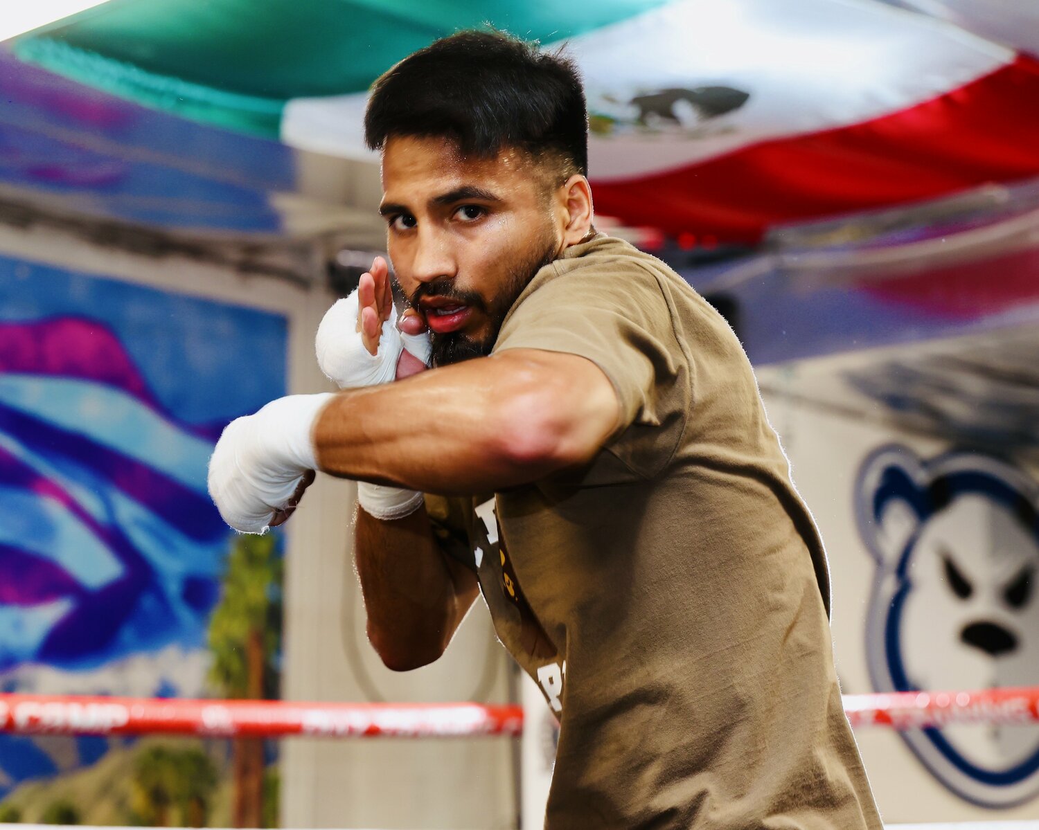 試合前から左フックに自信をのぞかせていたラモン・カルデナス ©Mikey Williams/Top Rank